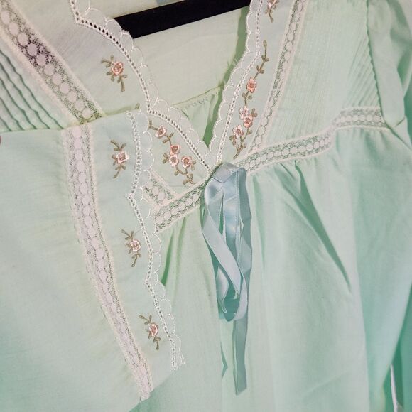 Vtg Barbizon Women's M Mint Green Thin Long Nightgown Cottagecore Embroidered - Picture 5 of 6